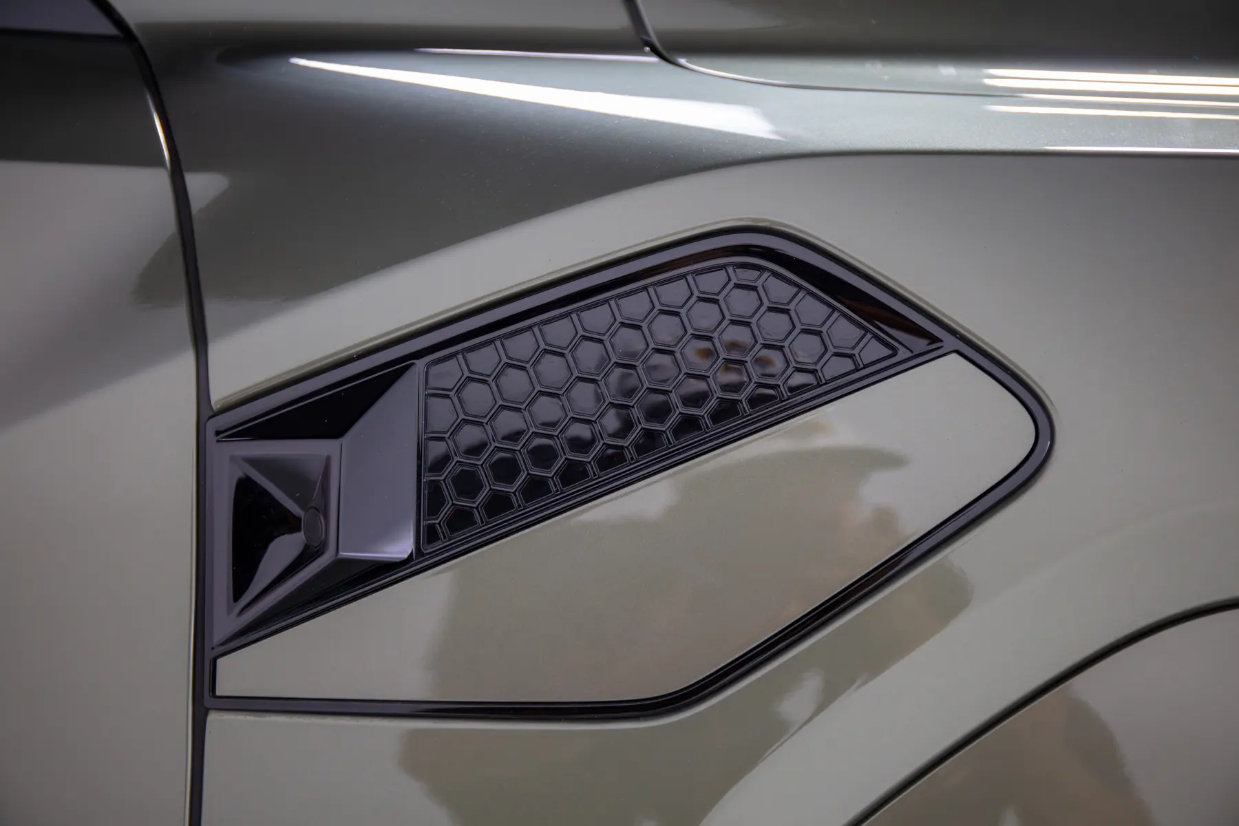 Side detail — MHERO II