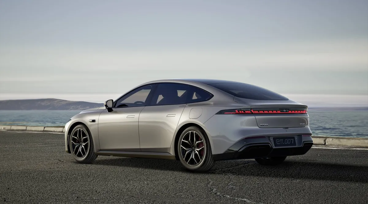 Eπ 007 PHEV vue extérieure