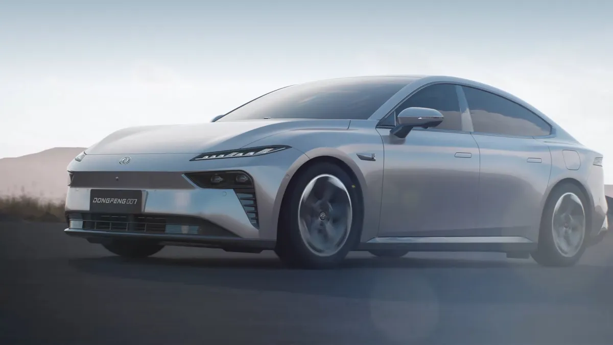 Eπ 007 EV angle latéral